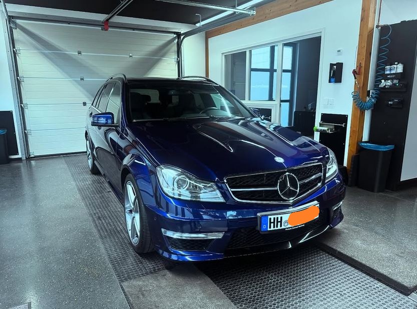 Mercedes C63 AMG Blau nach Aufbereitung
